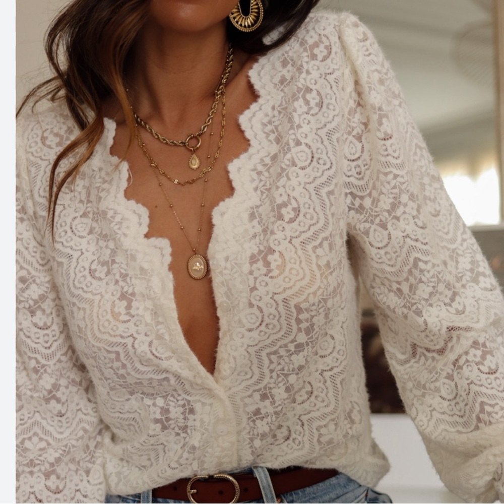 New Scalloped Lace Button Front White Blouse V-Neck Romantic Top
